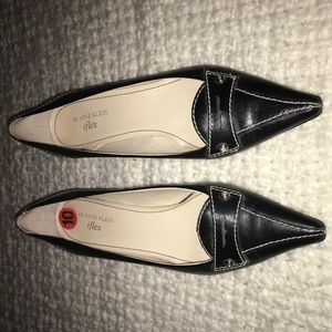 ANNE KLEIN IFLEX Kitten Heel in Black